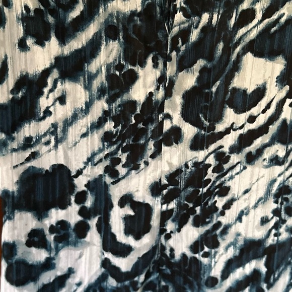 A pea in a pod maternity blouse size medium EUC - Picture 4 of 4